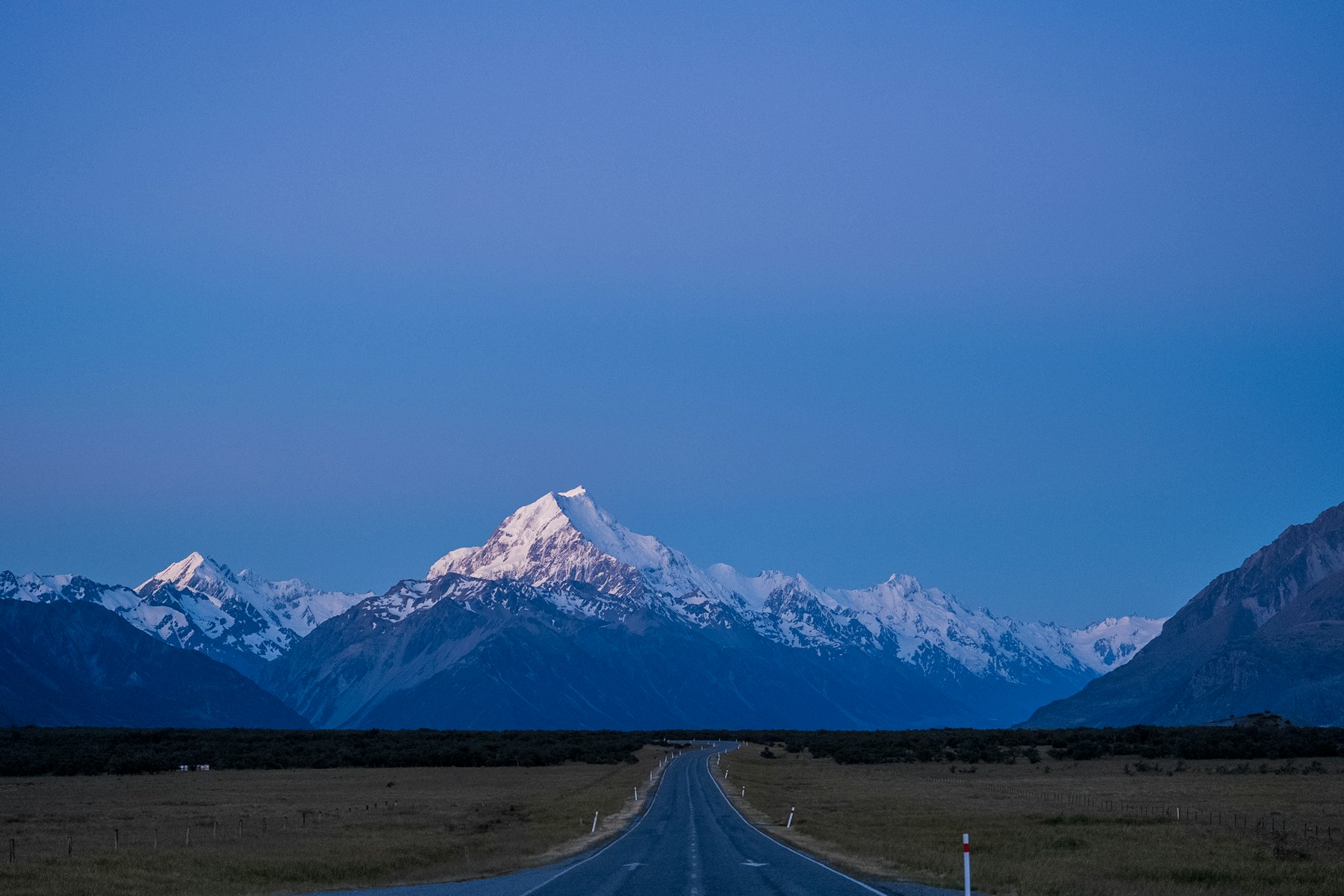 Carretera abierta hacia Aoraki y los Alpes del Sur